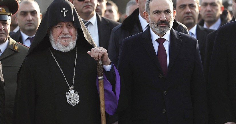 Paşinyan erməni kilsəsinə öz adamını gətirmək istəyir - ŞƏRH