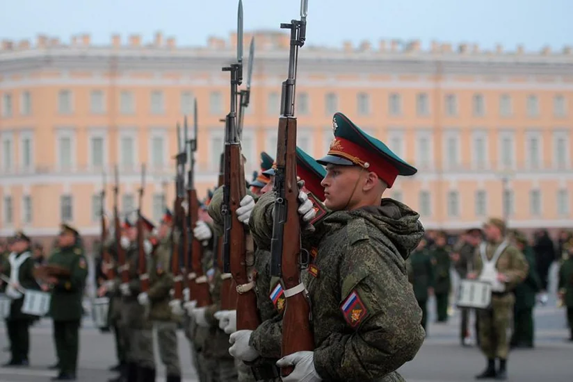 Rusiya NATO ilə şimal sərhədini boş buraxaraq texnikanı Ukraynaya göndərib