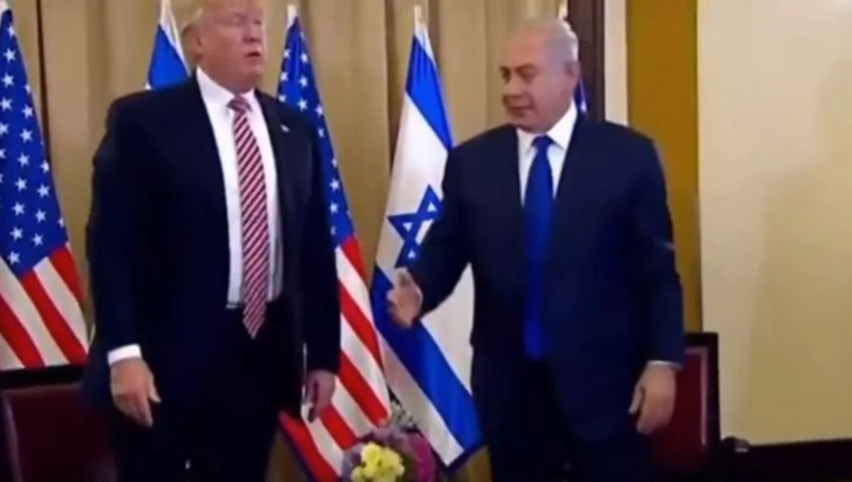 Tramp Netanyahunun əlini sıxmağı unudub - VİDEO