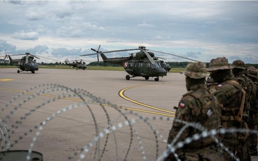 Polşa Belarusla sərhədə döyüş helikopterləri yerləşdirib