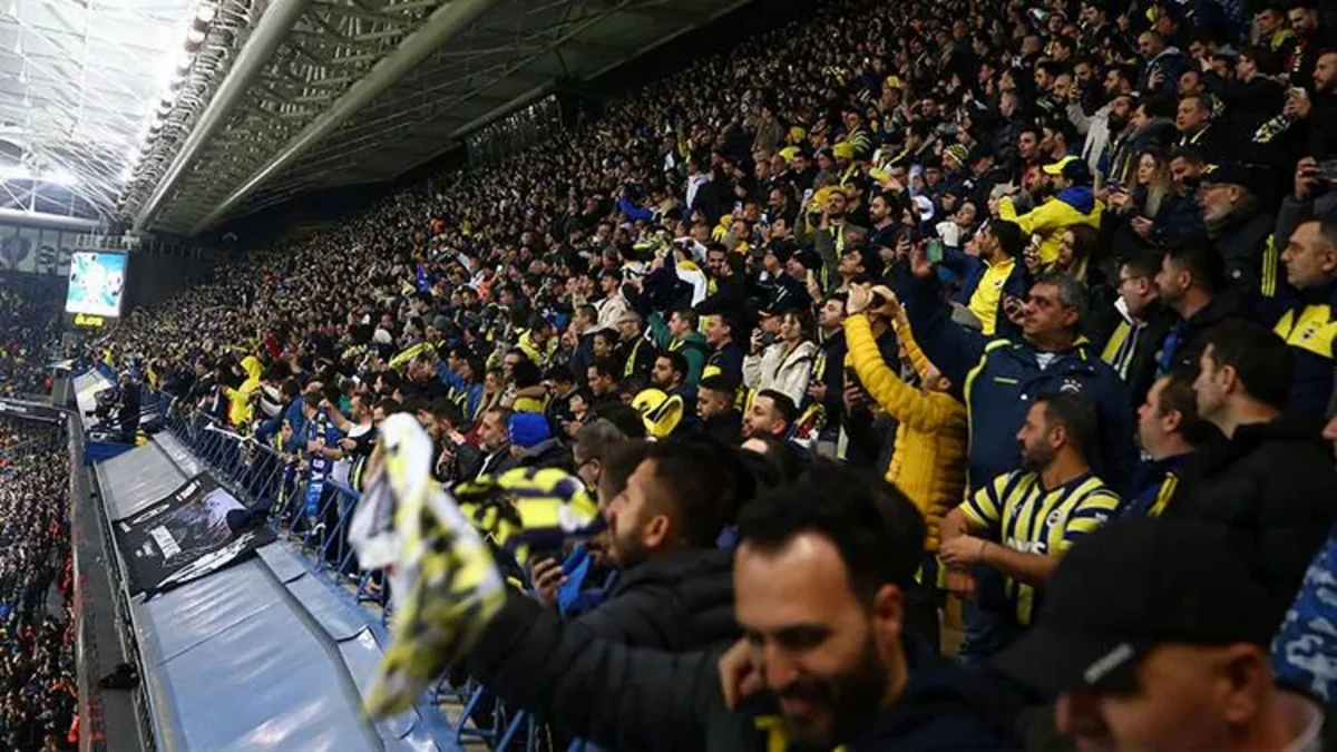 Fənərbağça yeddi azarkeşinin stadiona girişinə qadağa qoyub