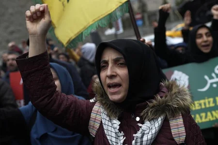 В Тегеране прощаются с генералом Сулеймани, совершен Джаназа-намаз - ФОТО