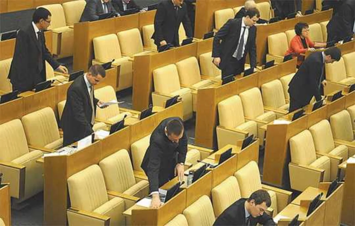 Госдума решит вопрос штрафов депутатов за прогулы