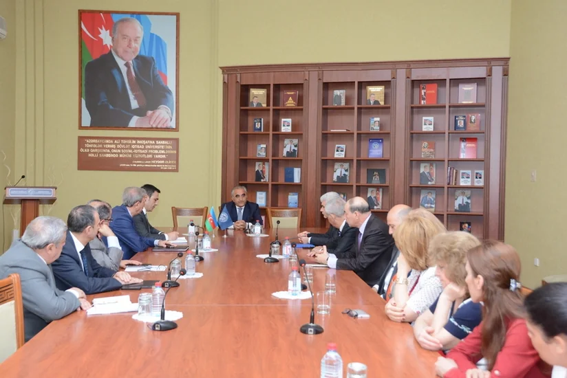 ADİU-nun yeni dekanı kollektivə təqdim olunub