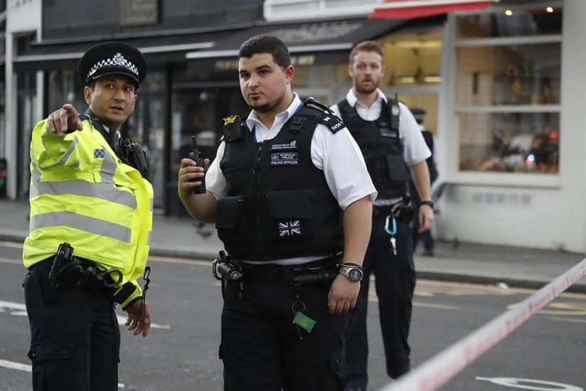 Armed man takes hostages in shopping center in UK