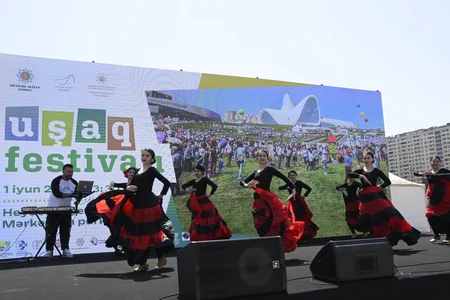 Heydər Əliyev Mərkəzinin parkında Uşaq festivalı keçirilib