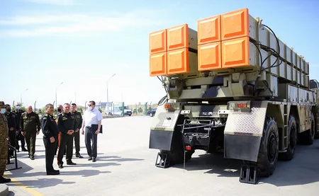 Министры обороны Азербайджана и Беларуси осмотрели ракеты Полонез