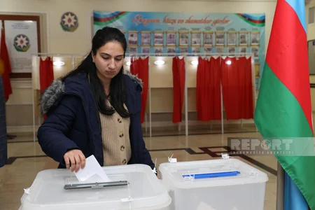 Paytaxtdakı seçki məntəqələrində seçici fəallığı davam edir - FOTOREPORTAJ