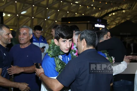 Dünya çempionatında uğurlu çıxış edən Azərbaycanın yunan-Roma güləşçiləri Vətənə qayıdıblar