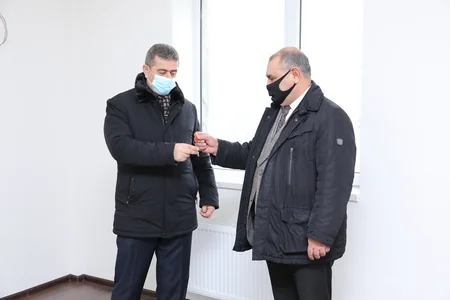 Azərbaycanda daha 5 siyasi partiya ofislə təmin olunub