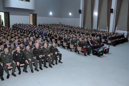 Türkiyənin milli müdafiə nazirinin müavini hərbi institutu ziyarət edib