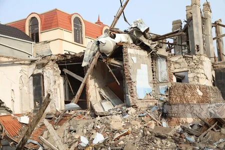 Foreign journalists visit sites of rocket attacks in Ganja