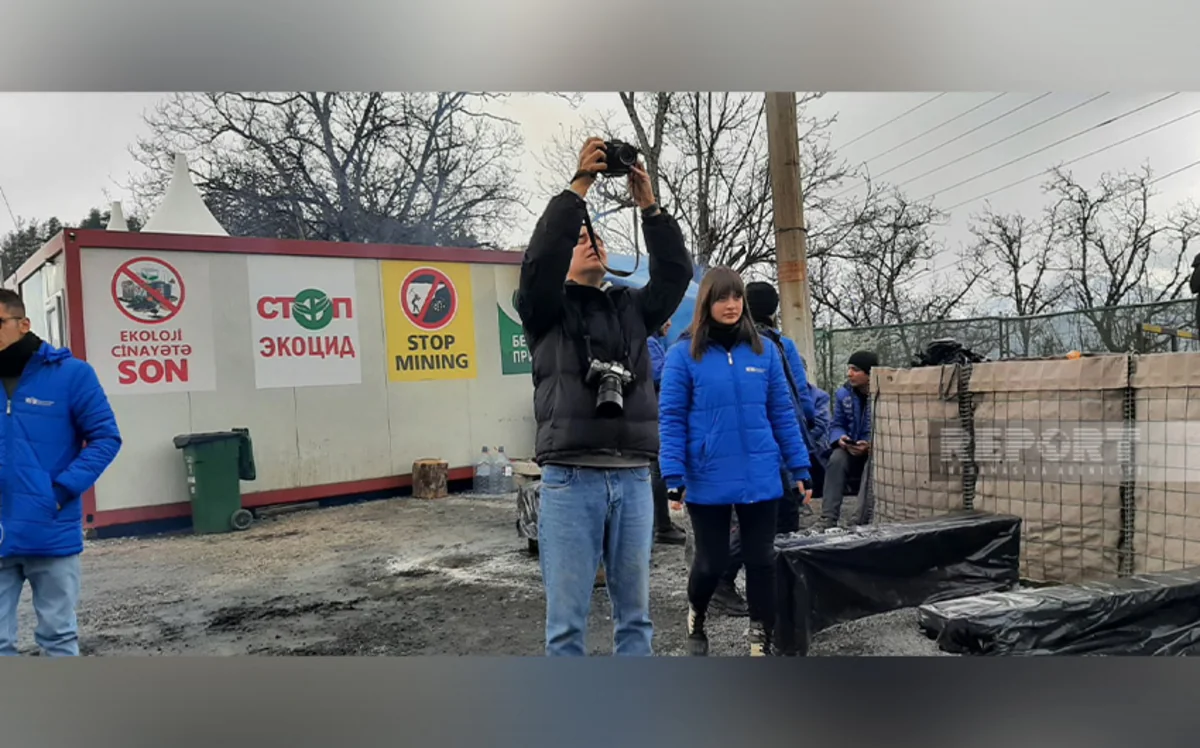 Представители зарубежных СМИ засвидетельствовали, что дорога Ханкенди-Лачын открыта для гуманитарных целей