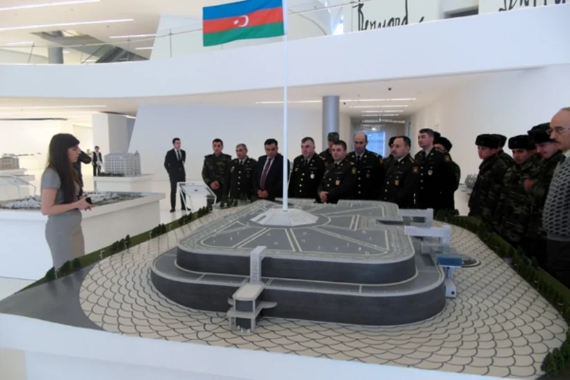 ​Müdafiə Nazirliyinin şəxsi heyəti Heydər Əliyev Mərkəzində olub