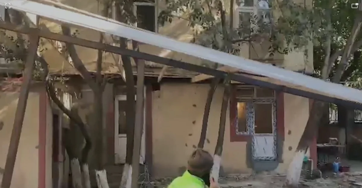 Bakıda qanunsuz tikili sökülüb