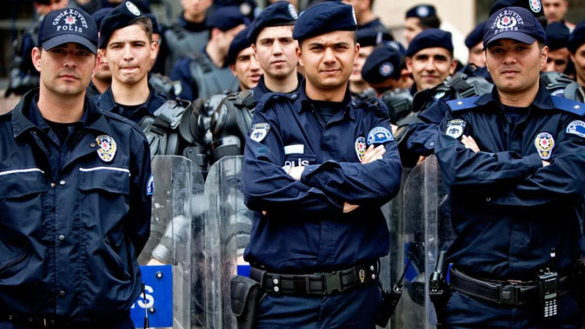 Türkiyədə 121 polis əməkdaşı işdən azad edilib