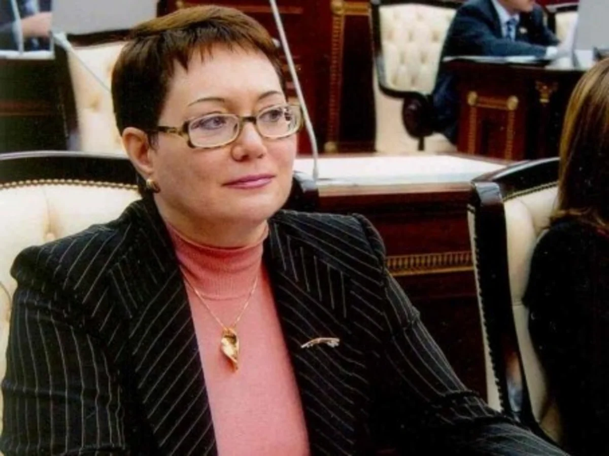 Deputat Elmira Axundovanın oğlunun adı keçən 1 milyonluq dələduzluq işində şahidlər dindirilib