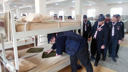 Skautlar cəbhə bölgəsində xidmət edən əsgərlərlə görüşüblər