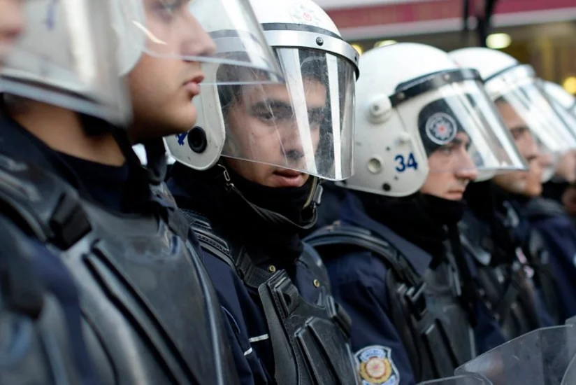 Unidentified gunman attacks Turkish police in Istanbul