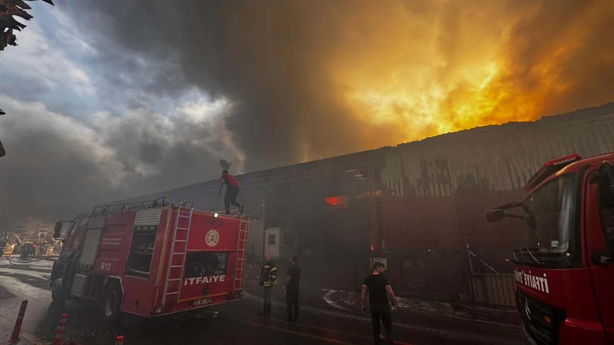 Türkiyədə fabrik yanır