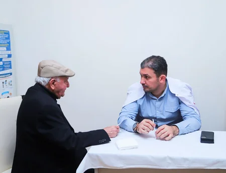 West Hospitalın həkimləri sosial xidmət müəssisəsinin sakinlərini müayinə edib