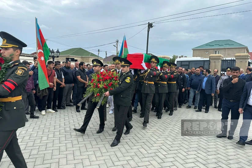 Погибшего в ДТП азербайджанского военнослужащего похоронили в Баку