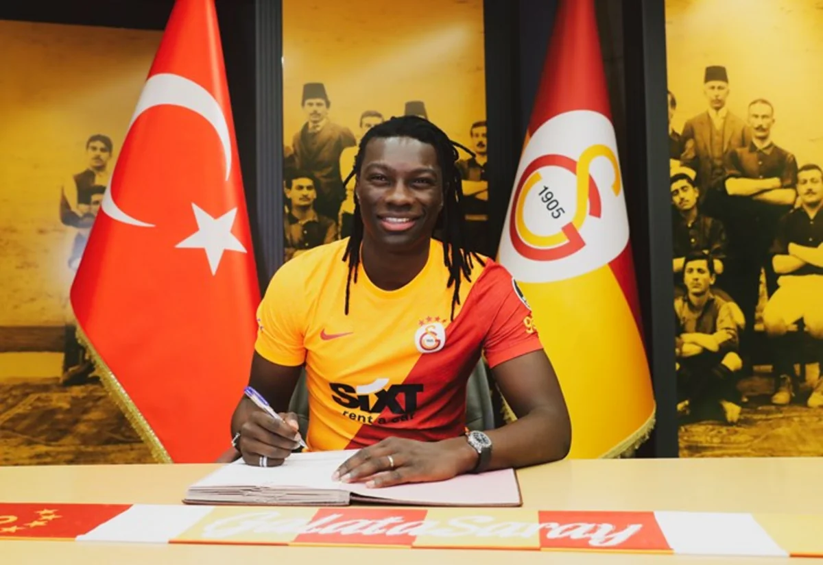 Qalatasaray 37 yaşlı sabiq hücumçusunu geri qaytarıb