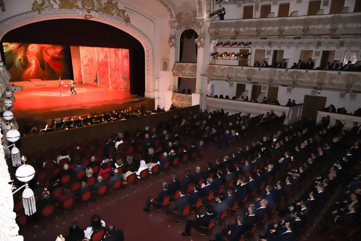Prokurorluq əməkdaşları və veteranlar Opera və Balet Teatrında olub