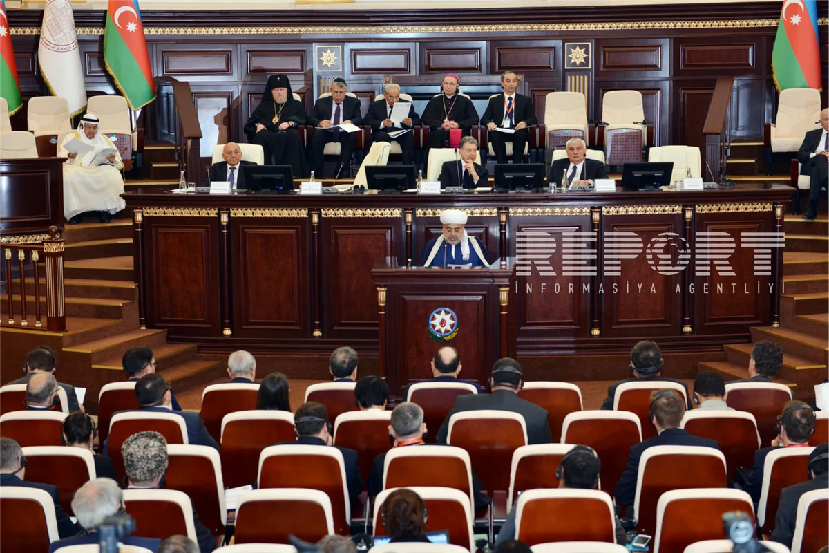 Allahşükür Paşazadə: İslamın düşmənləri məzhəb ayrı-seçkiliyi yaradaraq müsəlmanları bir-birinə qarşı qoyurlar