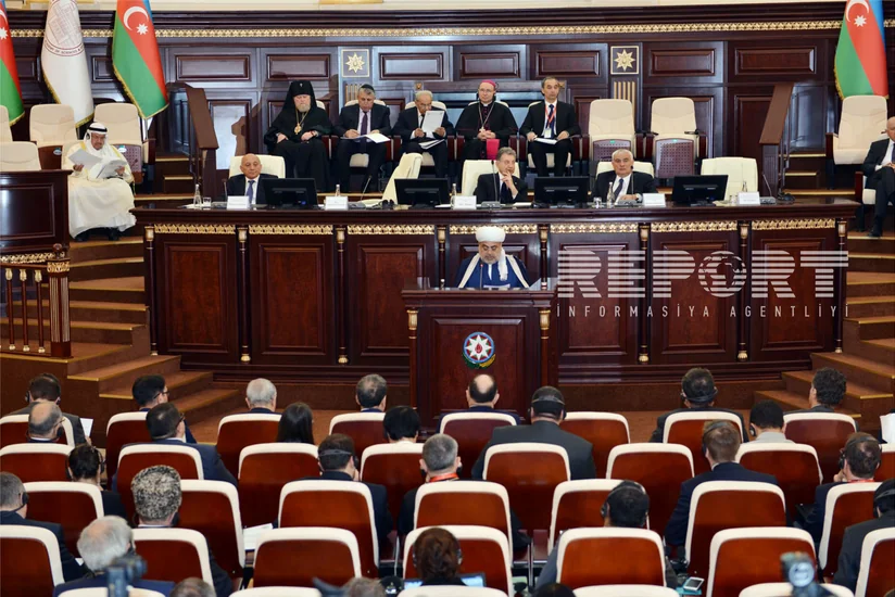Allahşükür Paşazadə: İslamın düşmənləri məzhəb ayrı-seçkiliyi yaradaraq müsəlmanları bir-birinə qarşı qoyurlar