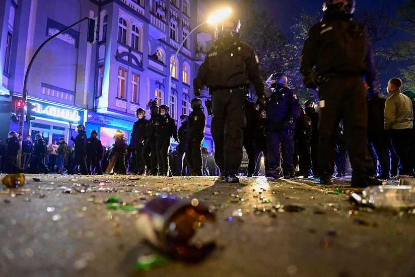 Berlində toqquşmalar zamanı yaralanan polislərin sayı 93 nəfərə çatıb
