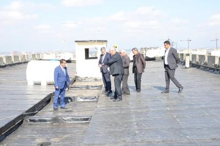Bakıda dam örtükləri təmir olunur