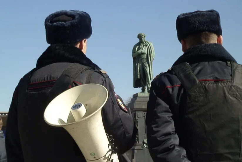 В Москве в ходе несогласованной акции задержали более 800 человек