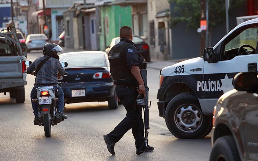 Meksikada prokurorlara silahlı hücum edildi