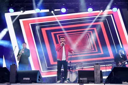 Heydər Əliyev Mərkəzinin parkında Müstəqillik Günü münasibətilə konsert olub