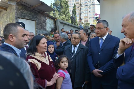 Rövşən Rzayev yataqxanada məskunlaşmış məcburi köçkünlərlə görüşüb
