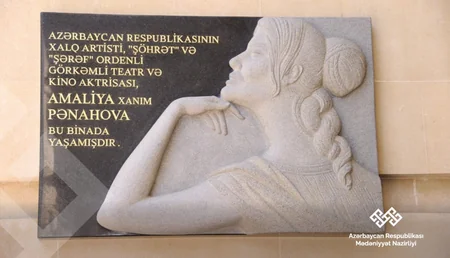 Amaliya Pənahovanın barelyefi qoyulub