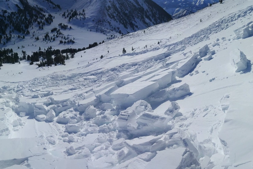 İranda qar uçqunu olub, ölənlər var