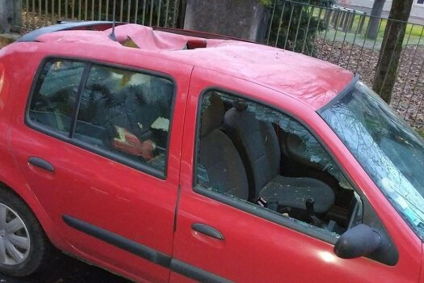 Во Франции спасатели сообщили о падении метеорита на припаркованную машину