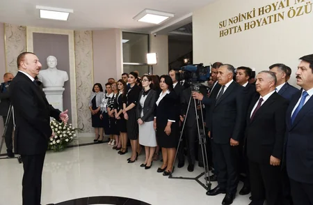 Президент Ильхам Алиев принял участие в церемонии подачи питьевой воды в город Хызы и поселок Алтыагадж