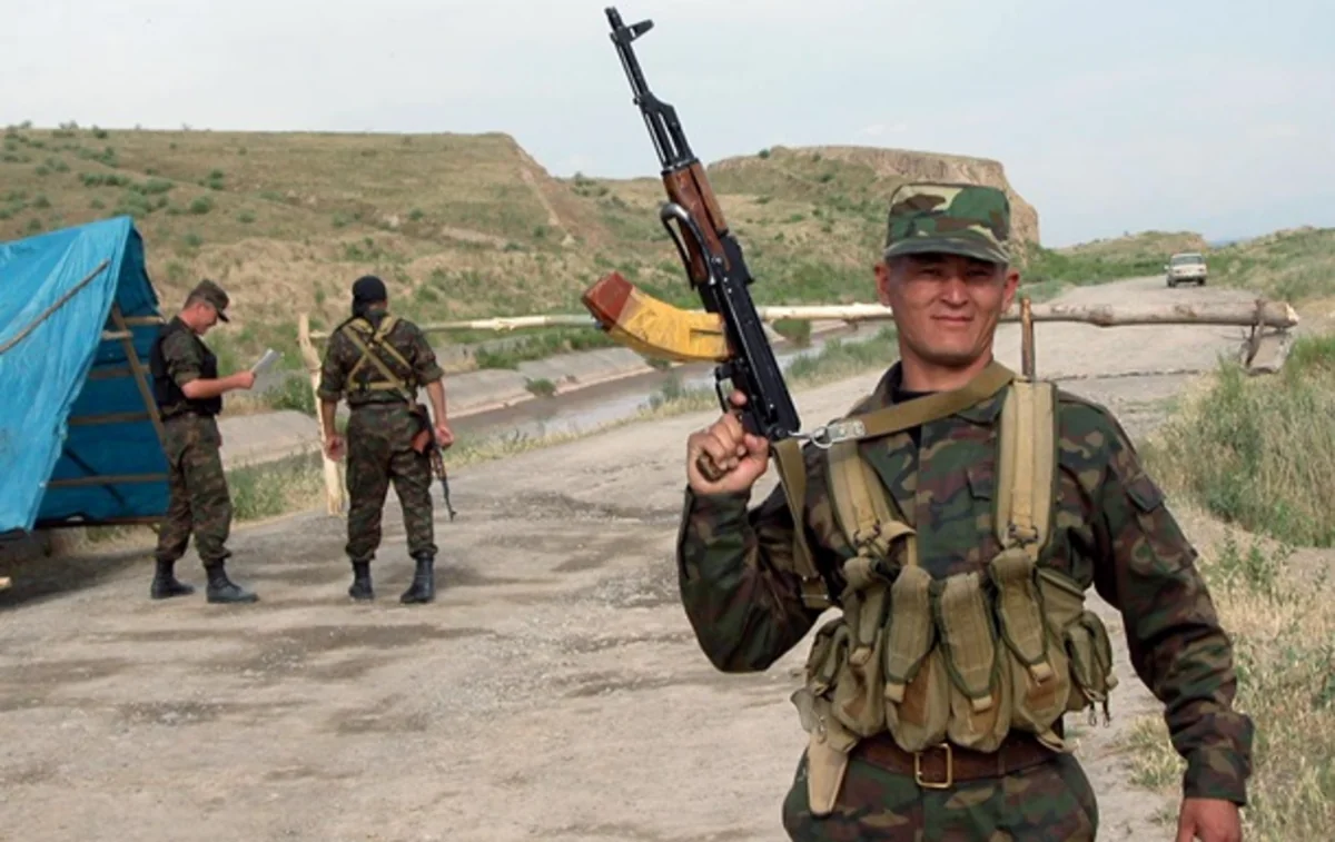 ​Özbəkistan Qırğızıstan ilə sərhədə qoşun yeridib