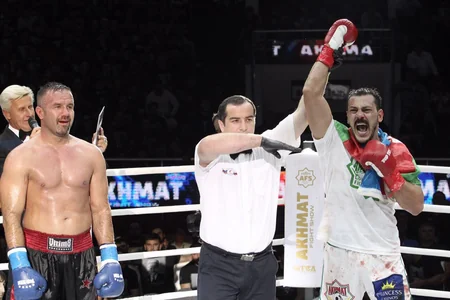 ​Zabit Səmədov bosniyalı rəqibi Dzevad Poturaka qalib gəlib - VİDEO