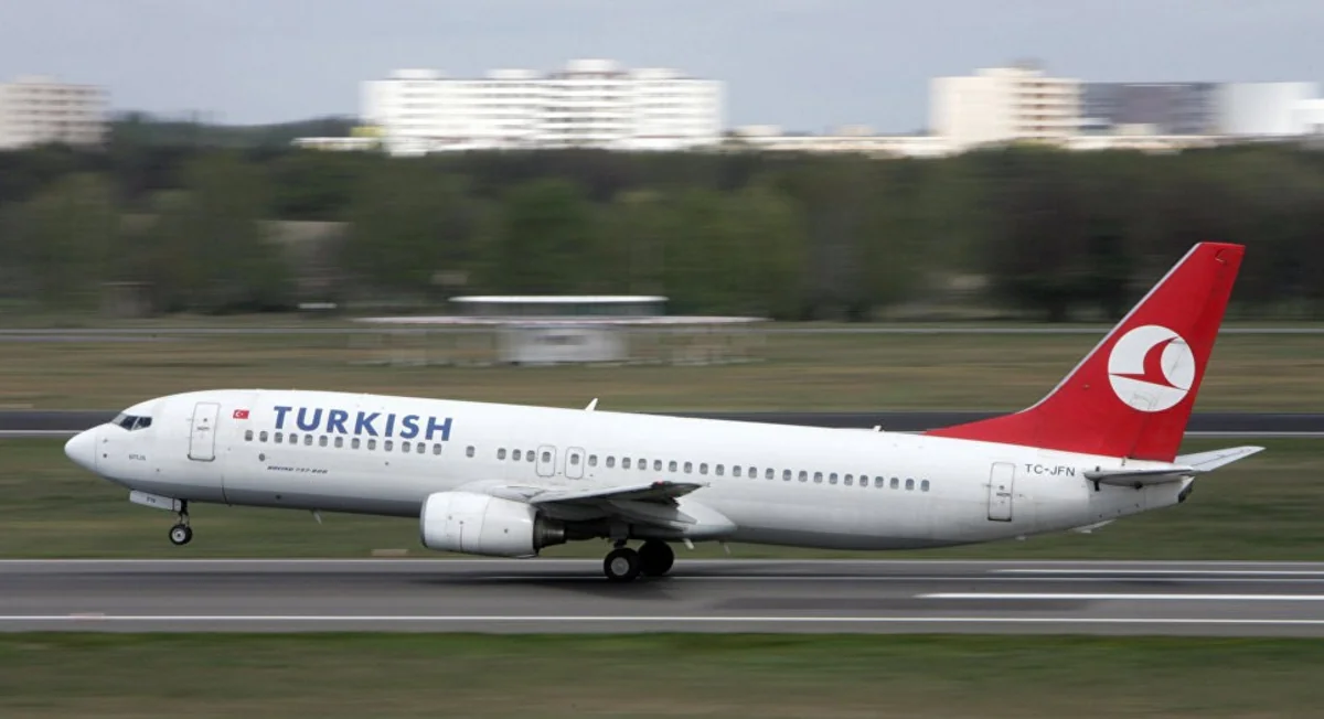Türkiyəyə məxsus sərnişin təyyarəsi təcili eniş edib