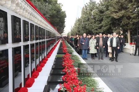 Azərbaycan xalqı şəhidlərini yad edir