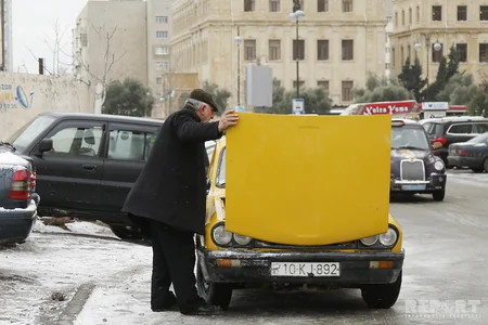 Snowy Baku - PHOTOS