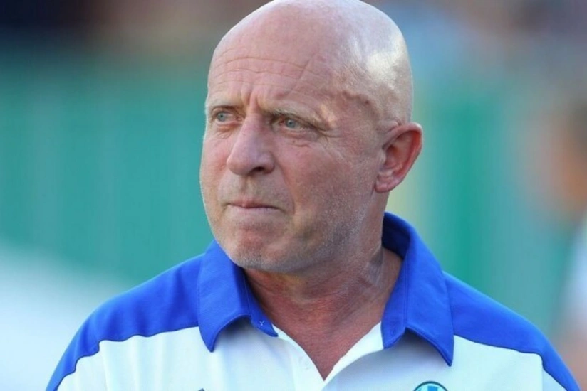 Çexiya milli komandasının baş məşqçisi istefa verib