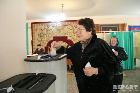 Gəncədə 1587 nəfər ilk dəfə səs verəcək - FOTO