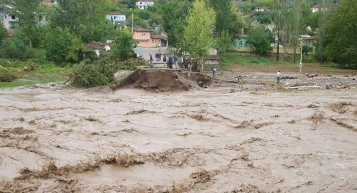 Şamaxıda güclü külək və leysan fəsadlar törədib