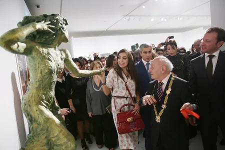 Heydar Aliyev Center hosts solo exhibition of sculptor Omar Eldarov