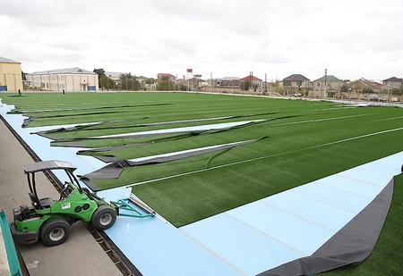 Binə qəsəbə stadionunda süni ot örtüyünün dəyişdirilməsi işləri davam etdirilir